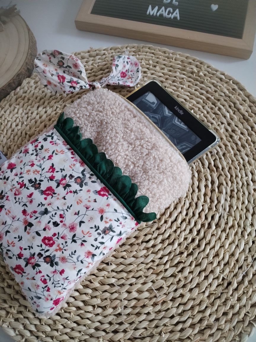 Bolsa acolchoada para e-reader (Kindle, Kobo e outros) - Teddy Bege - Meu Pé de Maçã 