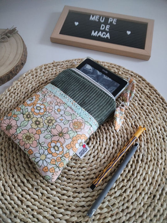 Bolsa acolchoada para e-reader (Kindle, Kobo e outros) - Verde Seco - Meu Pé de Maçã 