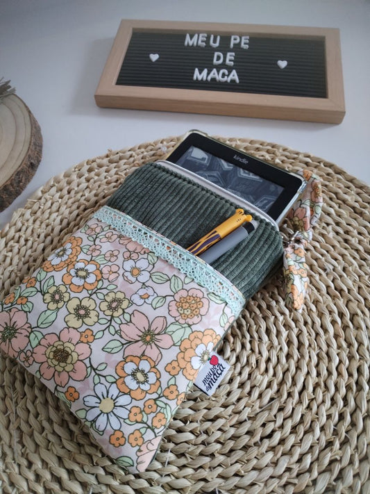 Bolsa acolchoada para e-reader (Kindle, Kobo e outros) - Verde Seco - Meu Pé de Maçã 