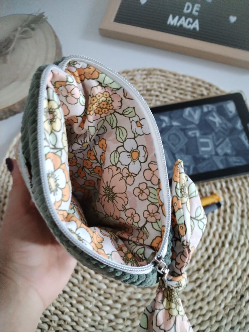 Bolsa acolchoada para e-reader (Kindle, Kobo e outros) - Verde Seco - Meu Pé de Maçã 