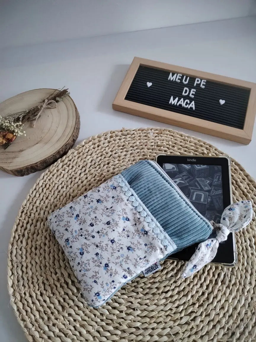 Bolsa acolchoada para e-reader (Kindle, Kobo e outros) - Azul - Meu Pé de Maçã 