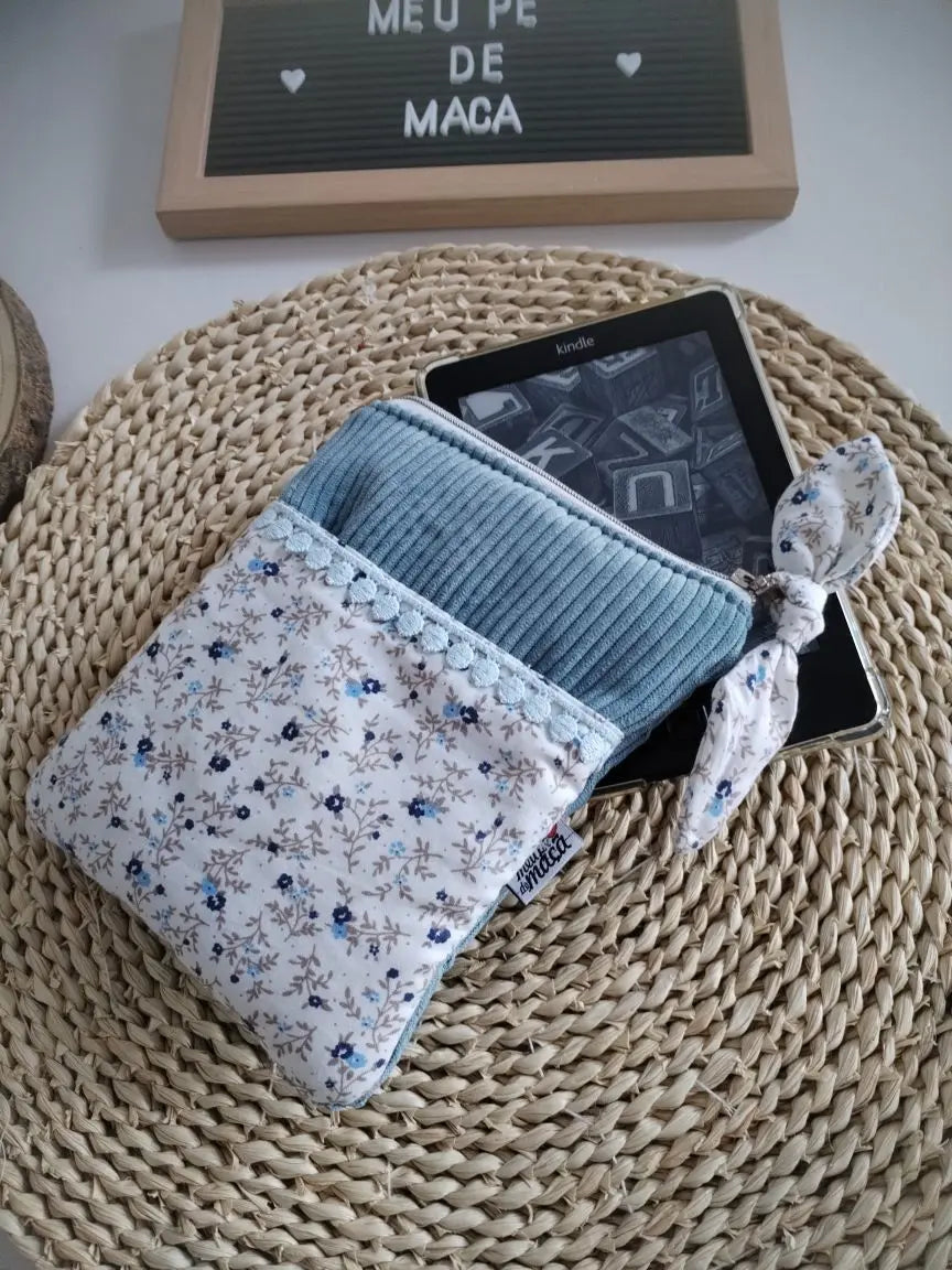 Bolsa acolchoada para e-reader (Kindle, Kobo e outros) - Azul - Meu Pé de Maçã 