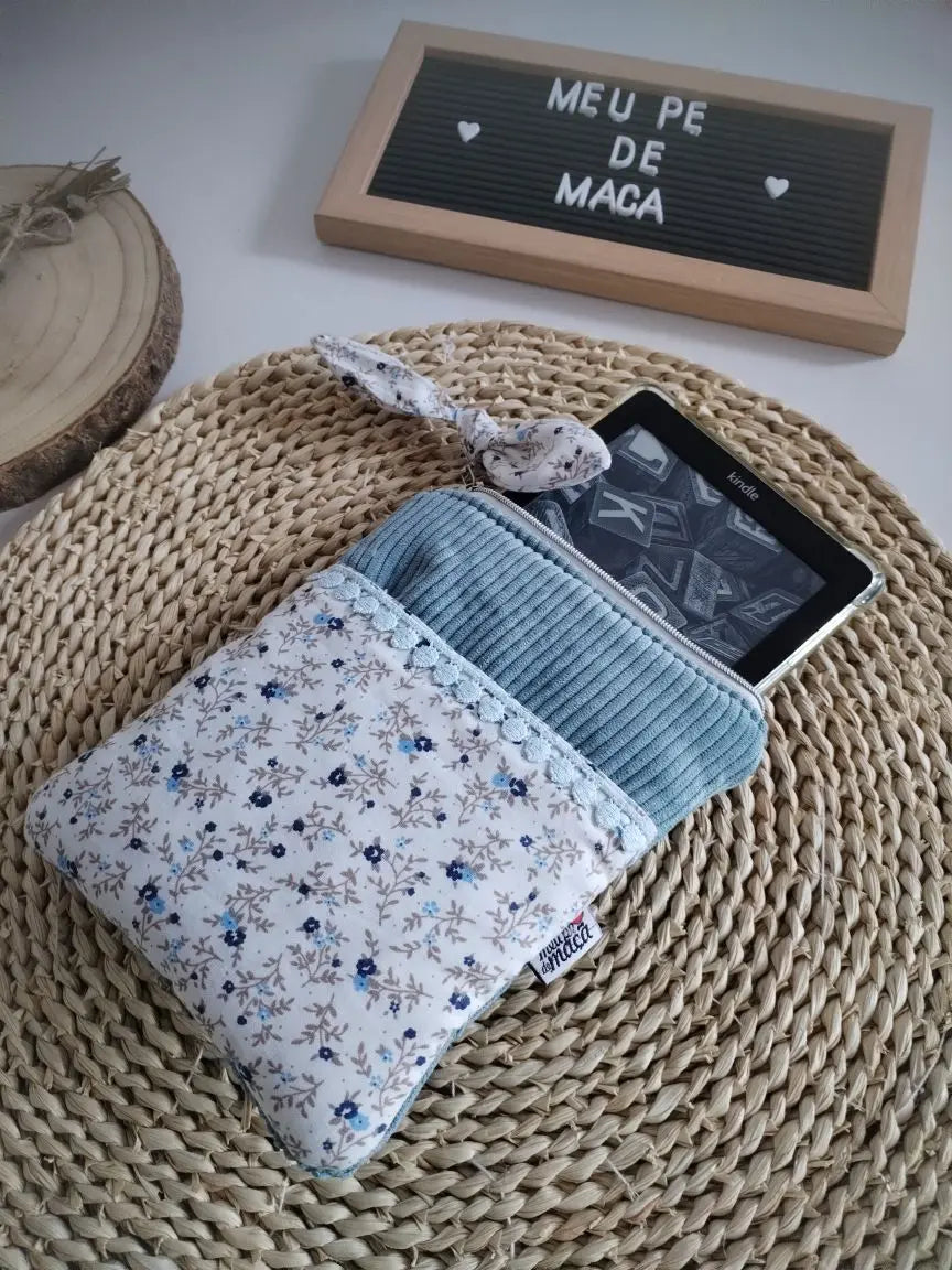 Bolsa acolchoada para e-reader (Kindle, Kobo e outros) - Azul - Meu Pé de Maçã 