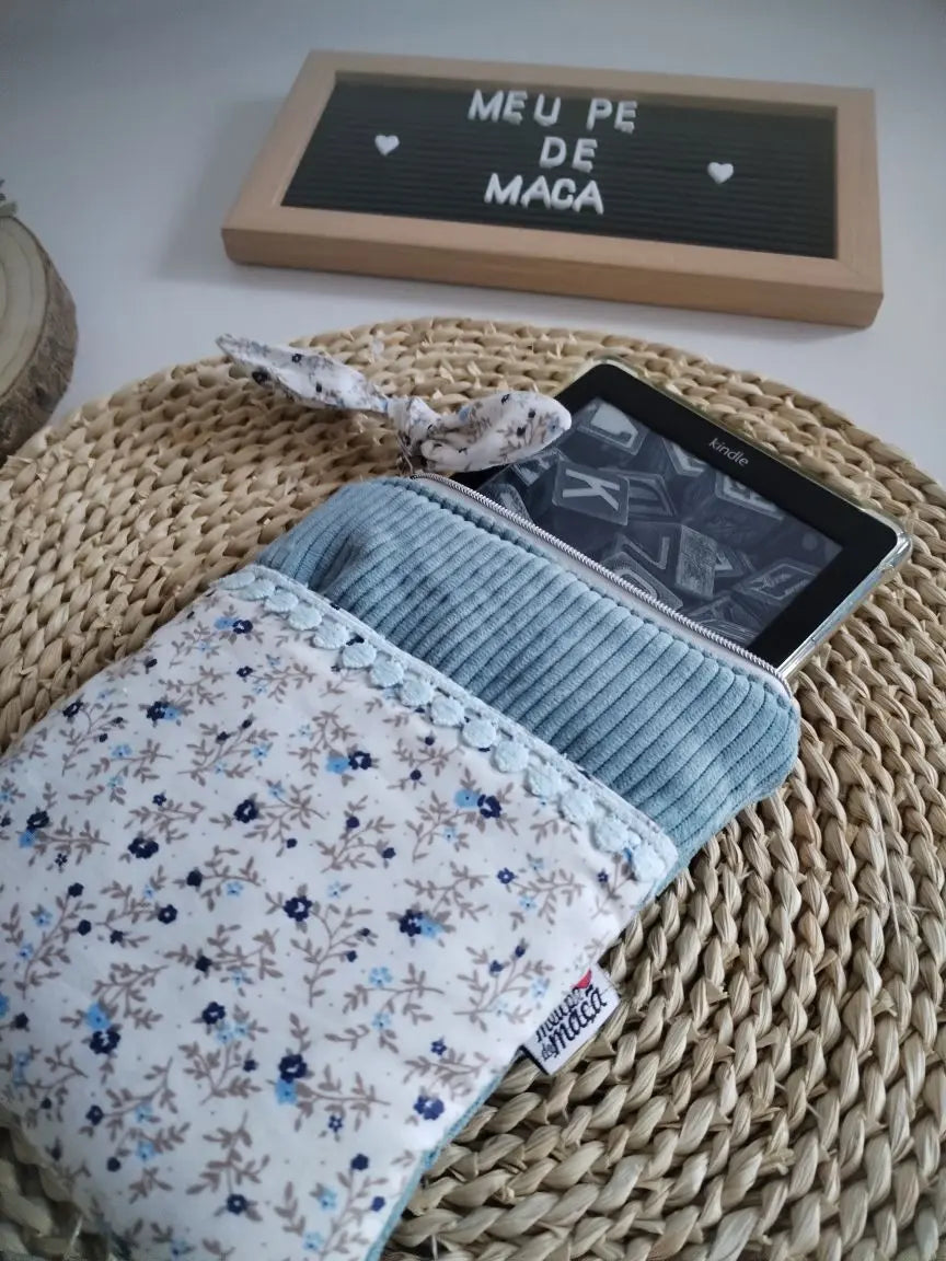 Bolsa acolchoada para e-reader (Kindle, Kobo e outros) - Azul - Meu Pé de Maçã 