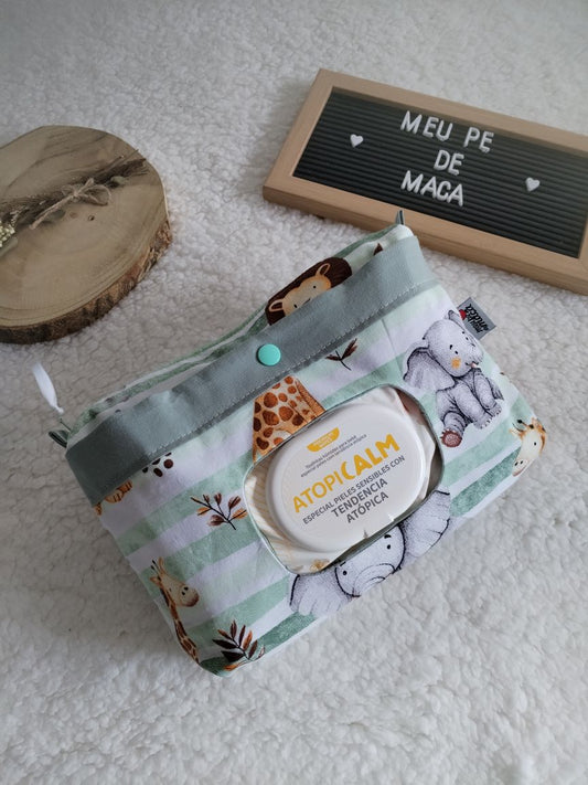 Bolsa organizadora para fraldas e toalhitas — feita à mão - Animais da Selva - Meu Pé de Maçã 