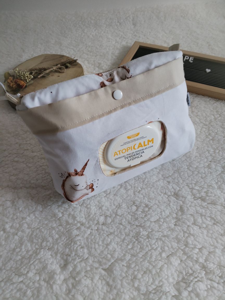 Bolsa organizadora para fraldas e toalhitas — feita à mão - Unicórnios - Meu Pé de Maçã 