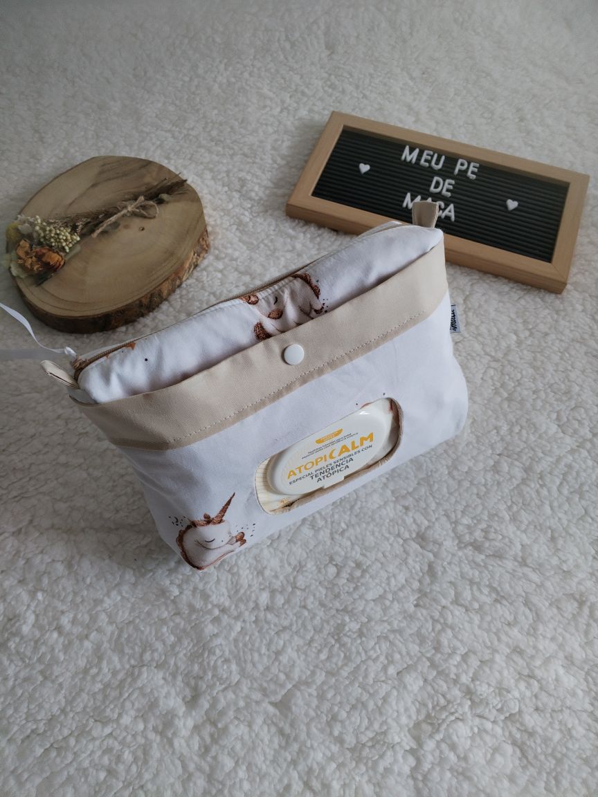 Bolsa organizadora para fraldas e toalhitas — feita à mão - Unicórnios - Meu Pé de Maçã 