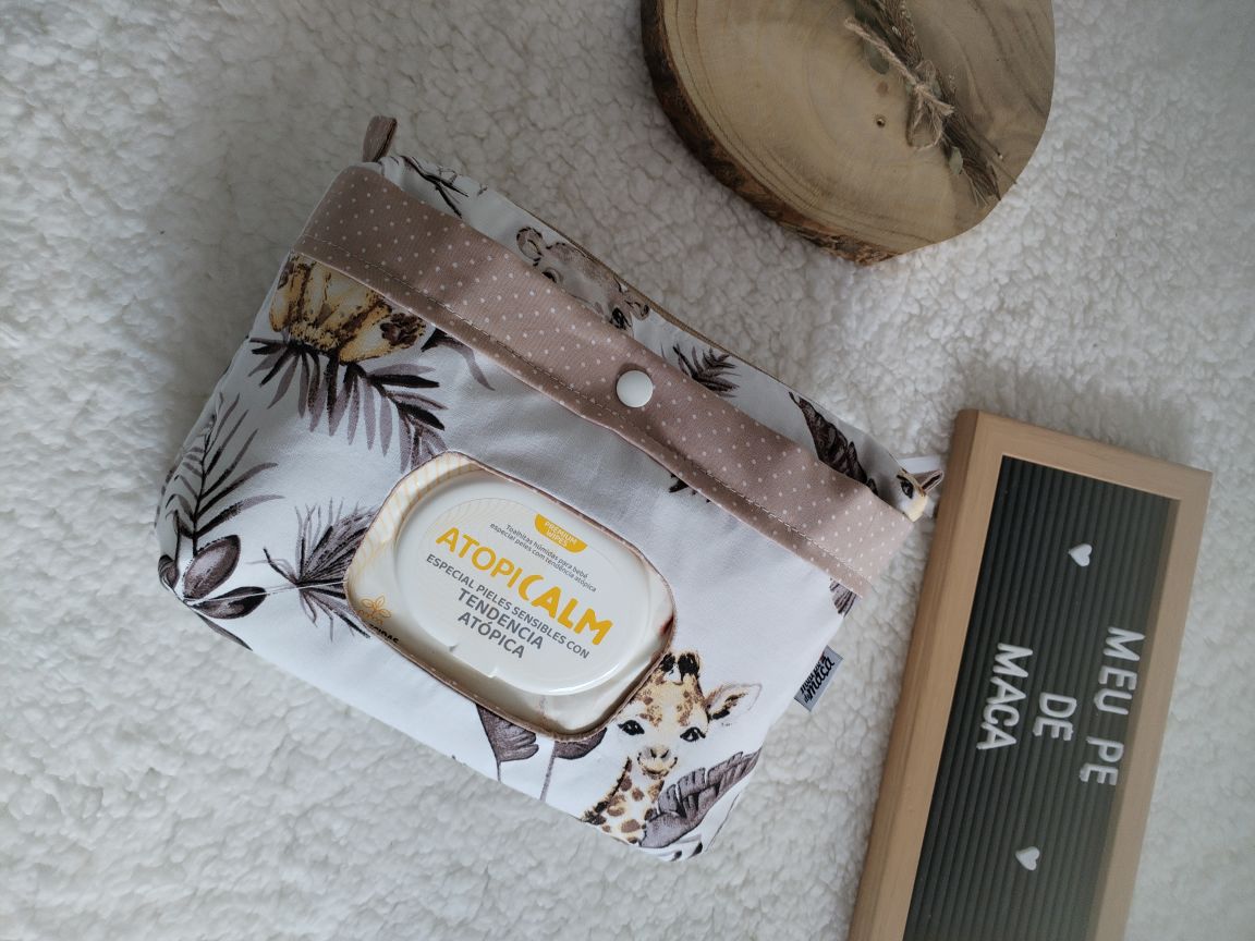 Bolsa organizadora para fraldas e toalhitas — feita à mão - Animais da Savana - Meu Pé de Maçã 