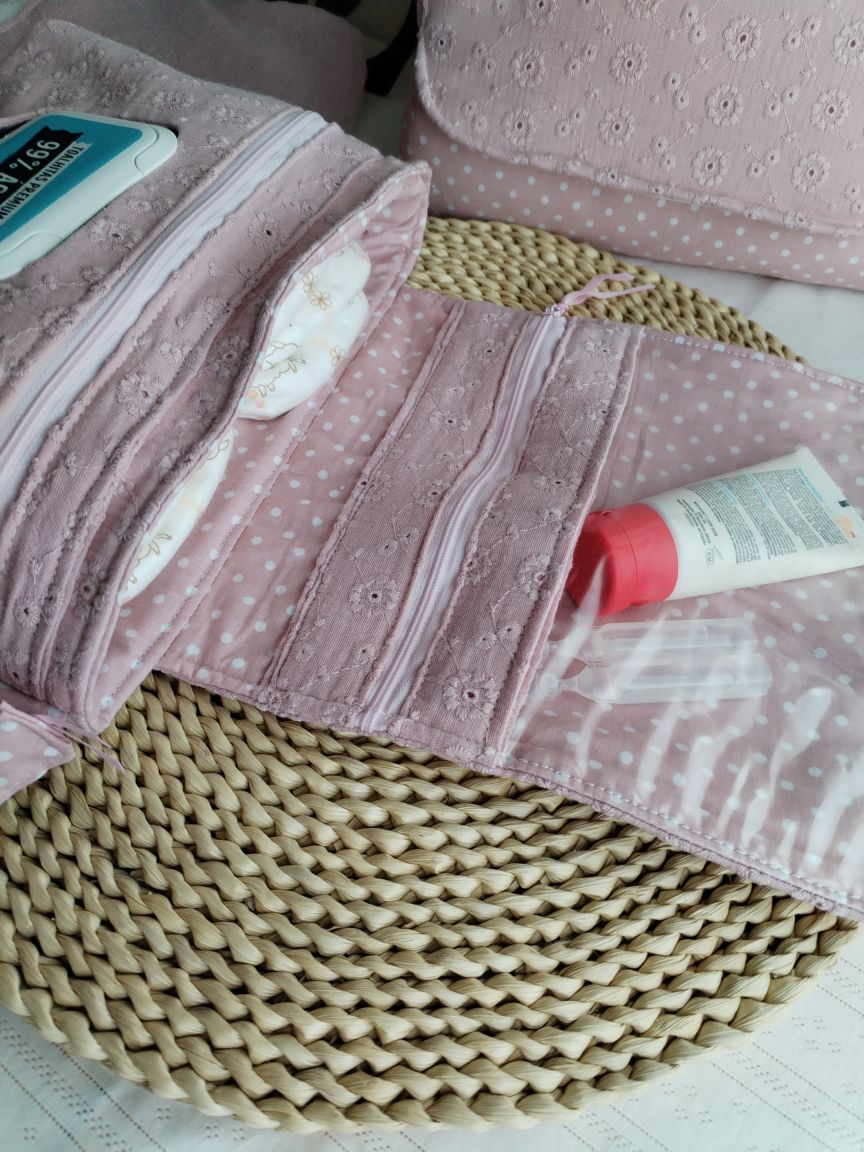 Conjunto Bolsa fraldas e toalhitas, muda fraldas e porta documentos - Musselina Bordada Floral Rosa Velho Claro