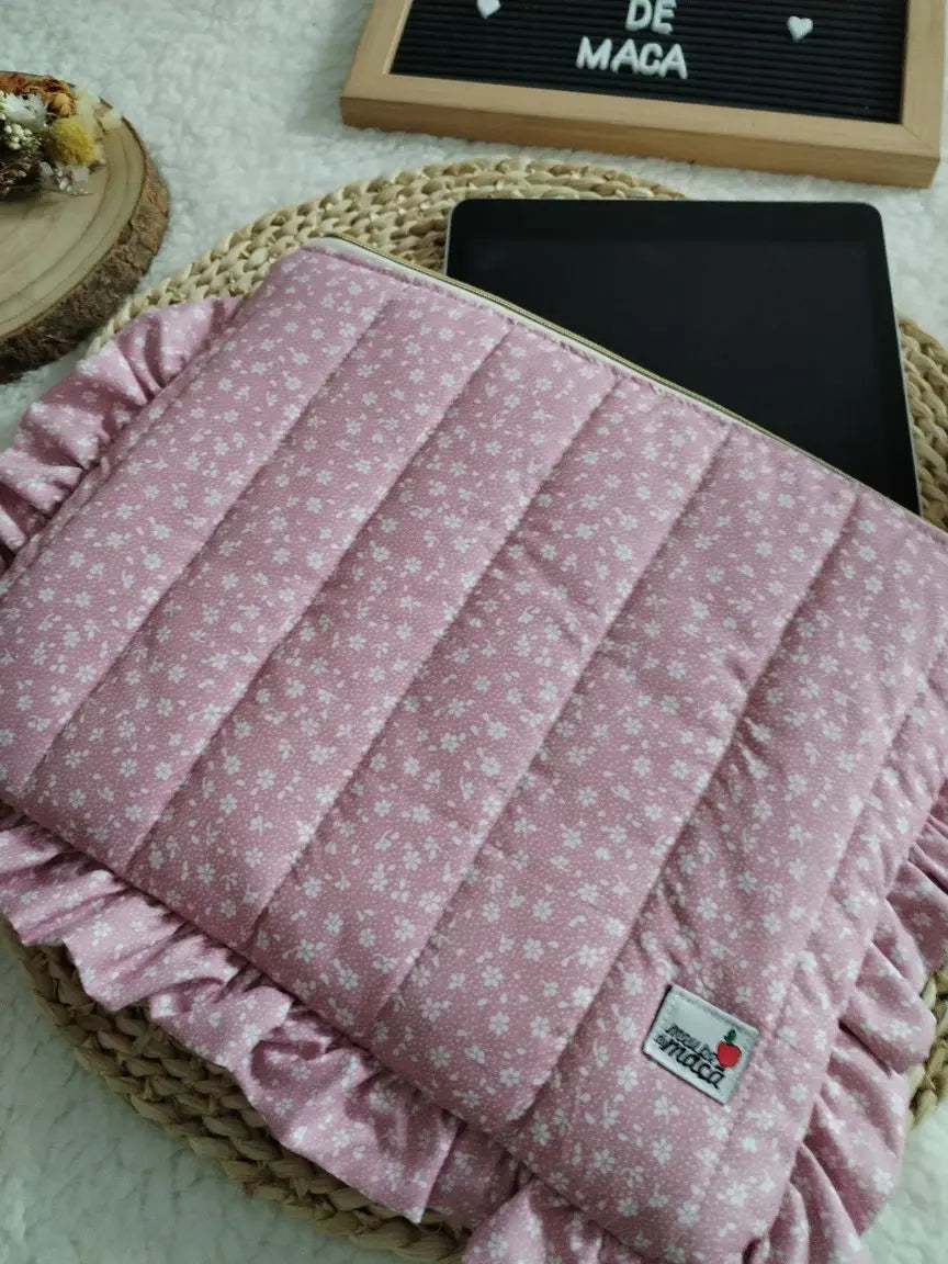 Bolsa para tablet acolchoada – feita à mão - Floral Rosa - Meu Pé de Maçã 