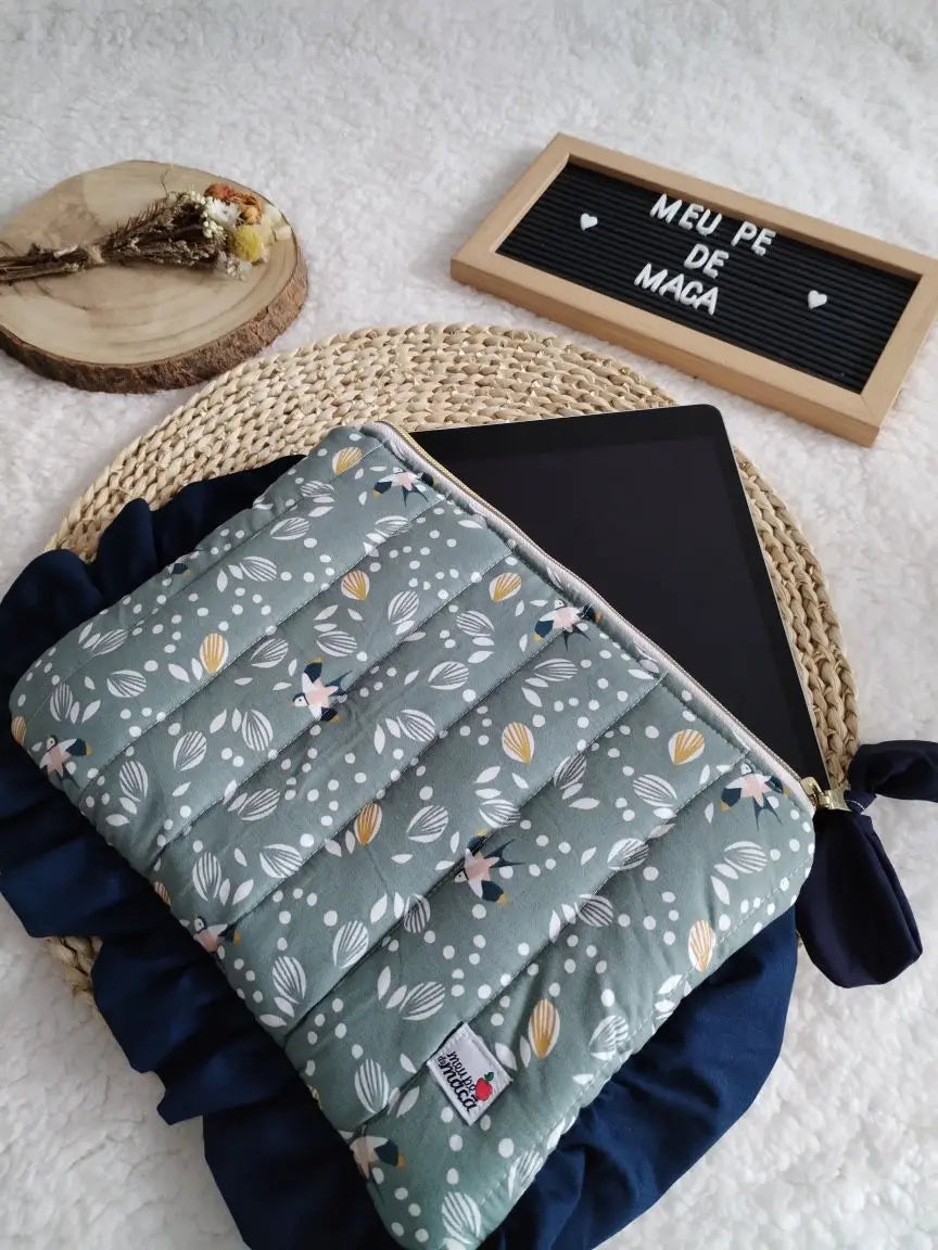 Bolsa para tablet acolchoada – feita à mão - Passarinhos - Meu Pé de Maçã 