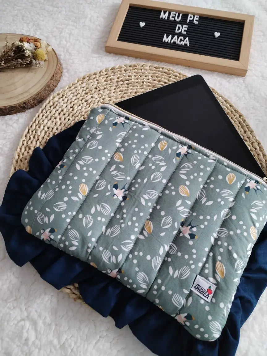 Bolsa para tablet acolchoada – feita à mão - Passarinhos - Meu Pé de Maçã 