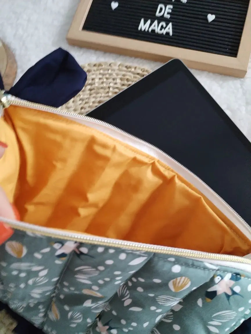 Bolsa para tablet acolchoada – feita à mão - Passarinhos - Meu Pé de Maçã 
