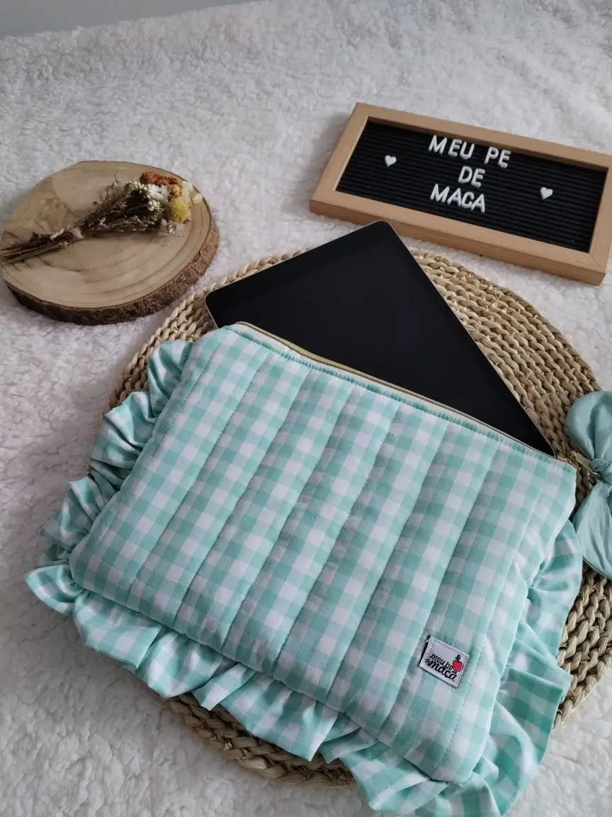 Bolsa para tablet acolchoada – feita à mão - Vichy Verde Agua - Meu Pé de Maçã 