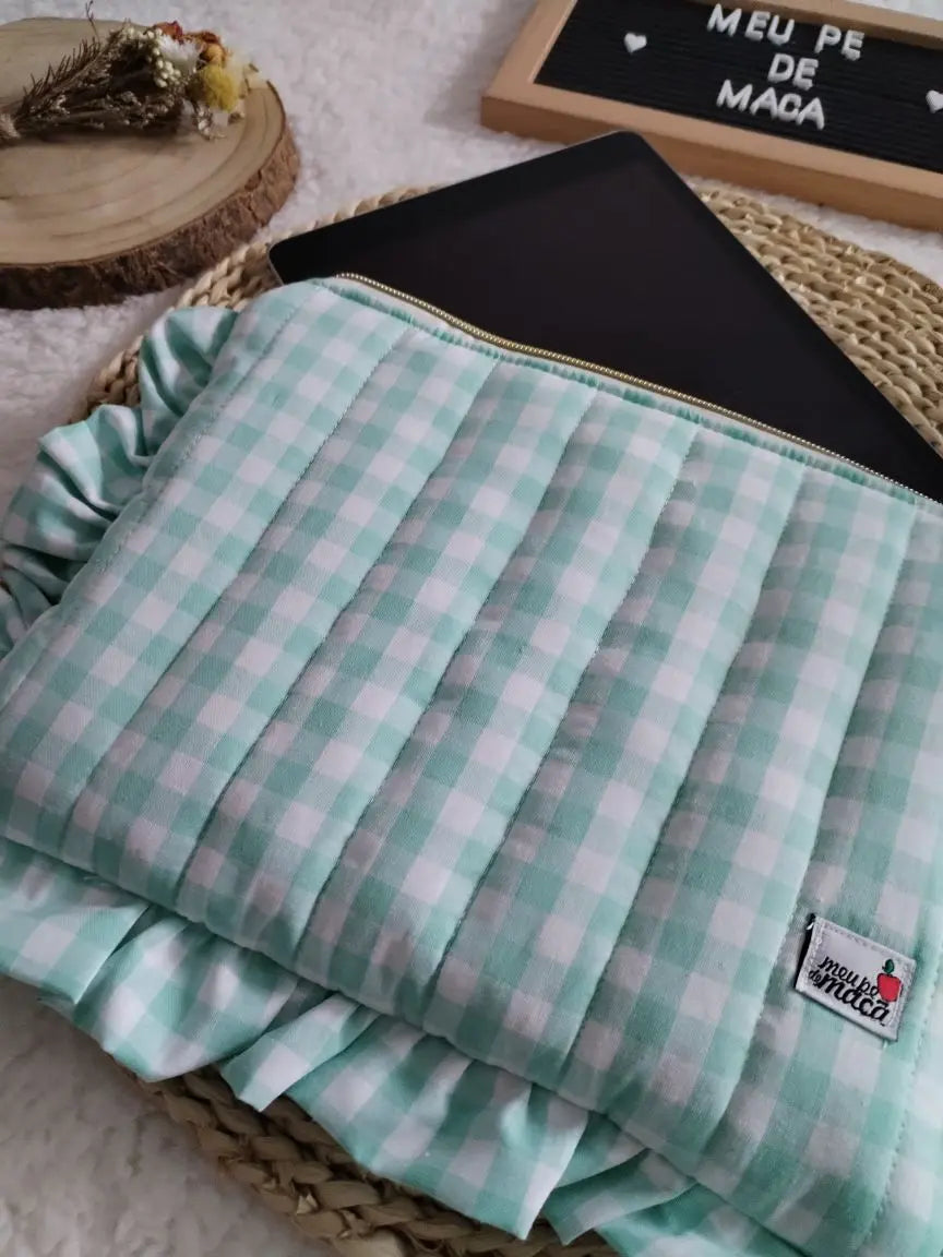 Bolsa para tablet acolchoada – feita à mão - Vichy Verde Agua - Meu Pé de Maçã 