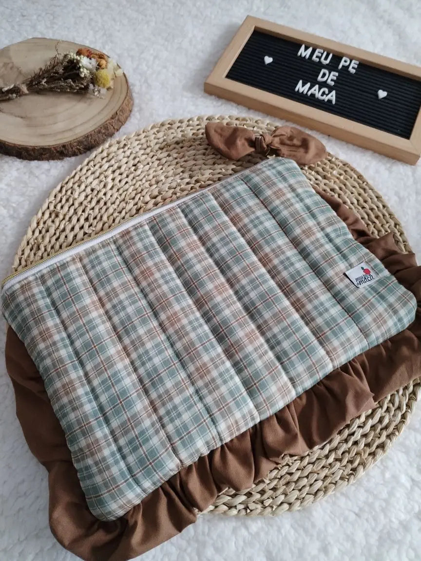 Bolsa para tablet acolchoada – feita à mão - xadrez outonal - Meu Pé de Maçã 