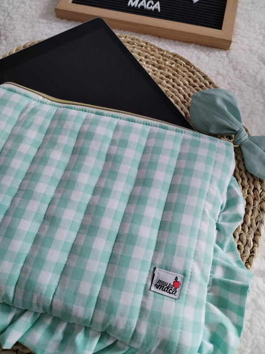 Bolsa para tablet acolchoada – feita à mão - Vichy Verde Agua - Meu Pé de Maçã 