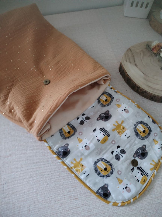 Mochila Bege e Amarela com Animais - Meu Pé de Maçã 
