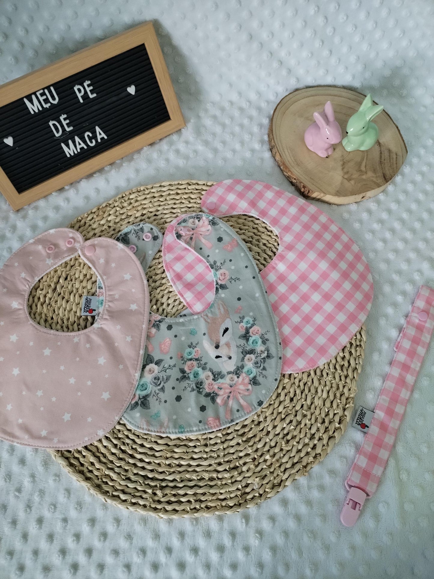 Conjunto babetes e fita prende chucha - Meu Pé de Maçã 