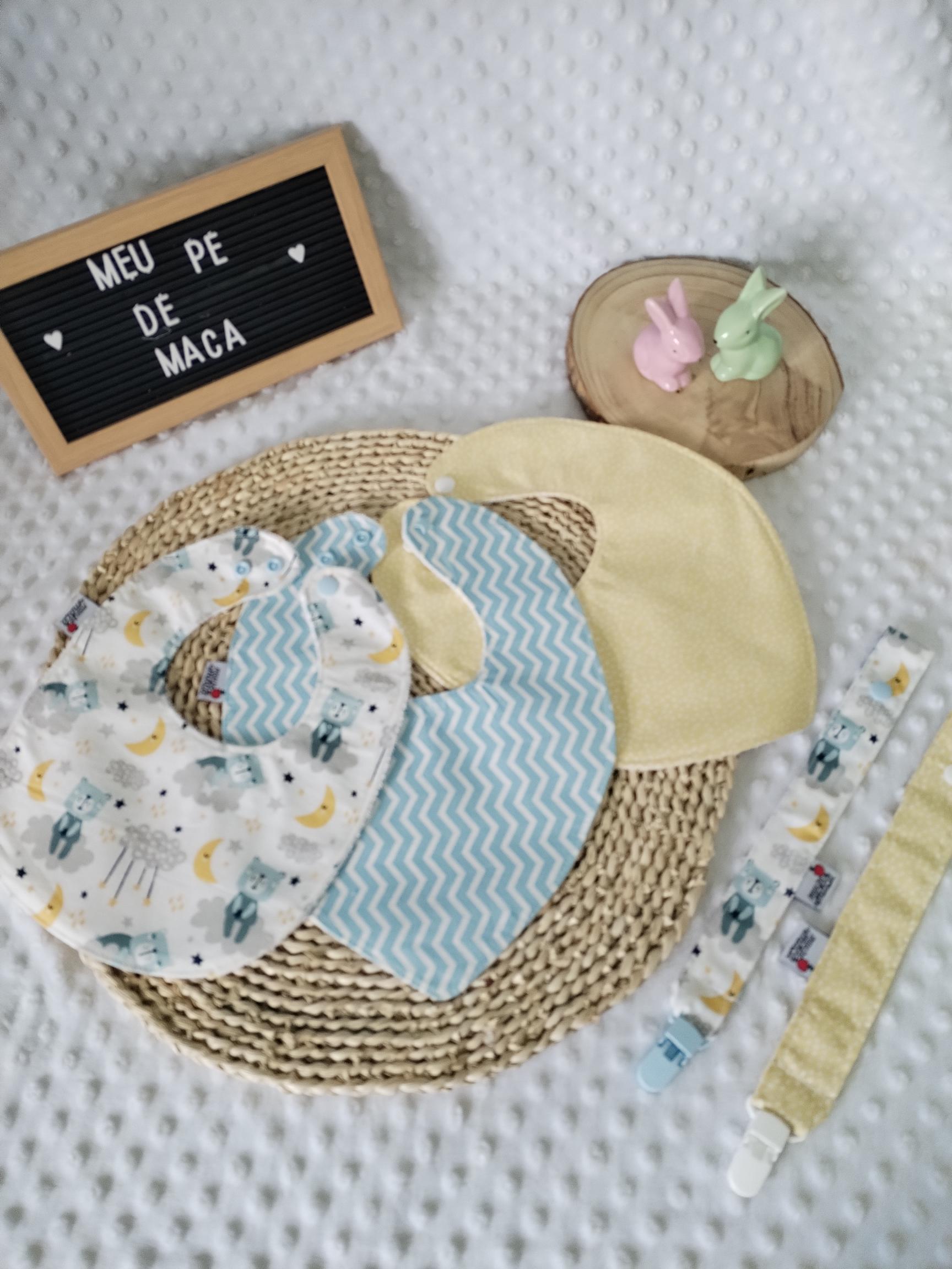 Conjunto babetes e fitas da chupeta - Meu Pé de Maçã 