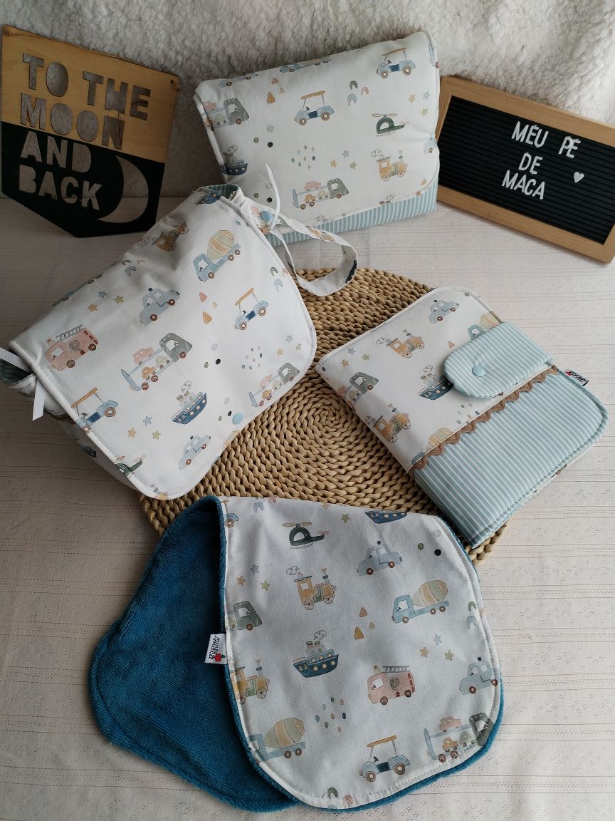 Conjunto Bolsa fraldas e toalhitas, muda fraldas e porta documentos - Carrinhos