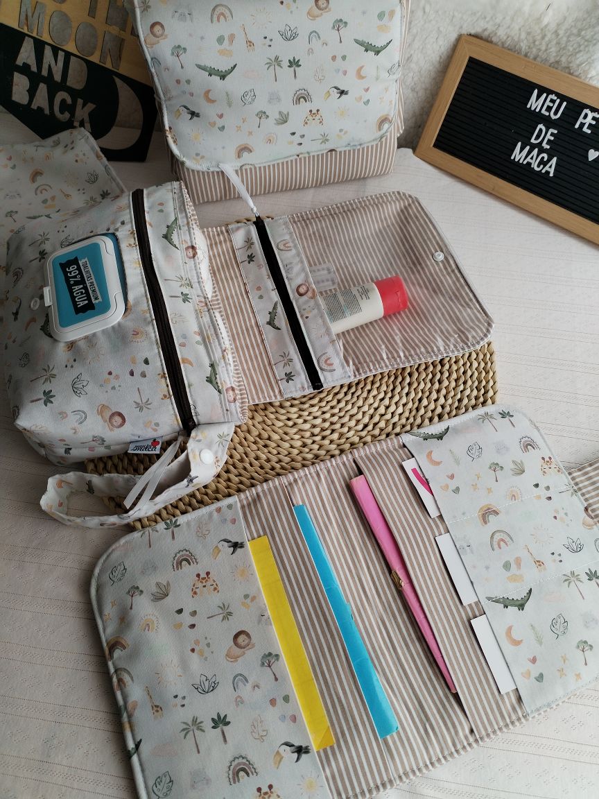 Conjunto Bolsa fraldas e toalhitas, muda fraldas e porta documentos - Selva