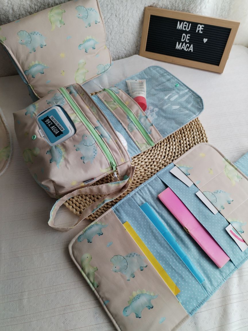 Conjunto Bolsa fraldas e toalhitas, muda fraldas e porta documentos - Dinossauros