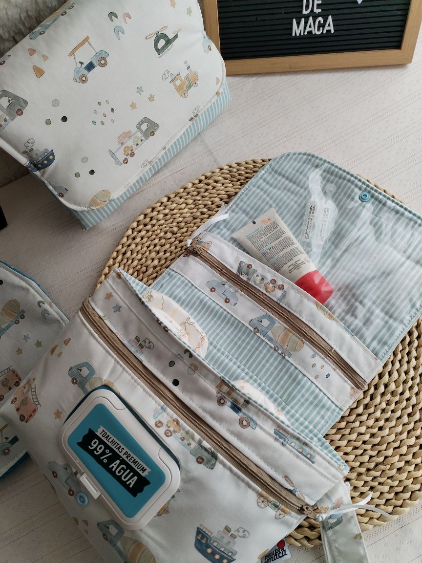 Conjunto Bolsa fraldas e toalhitas, muda fraldas e porta documentos - Carrinhos