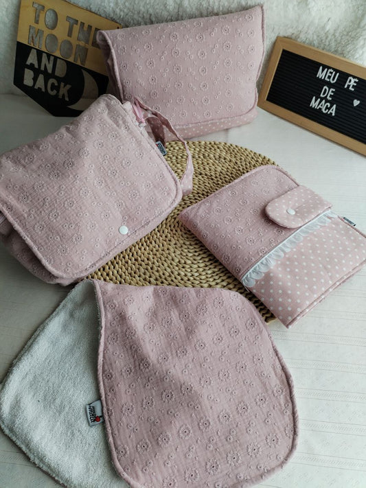 Conjunto Bolsa fraldas e toalhitas, muda fraldas e porta documentos - Musselina Bordada Floral Rosa Velho Claro