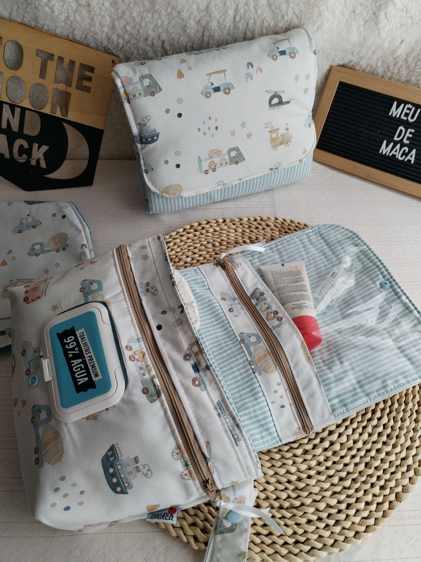 Conjunto Bolsa fraldas e toalhitas, muda fraldas e porta documentos - Carrinhos