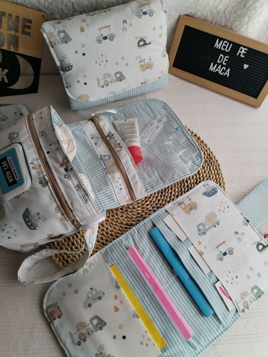 Conjunto Bolsa fraldas e toalhitas, muda fraldas e porta documentos - Carrinhos