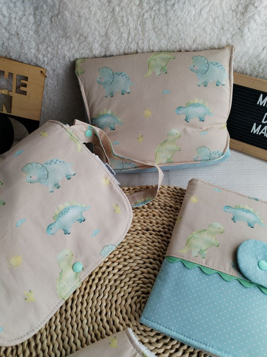 Conjunto Bolsa fraldas e toalhitas, muda fraldas e porta documentos - Dinossauros