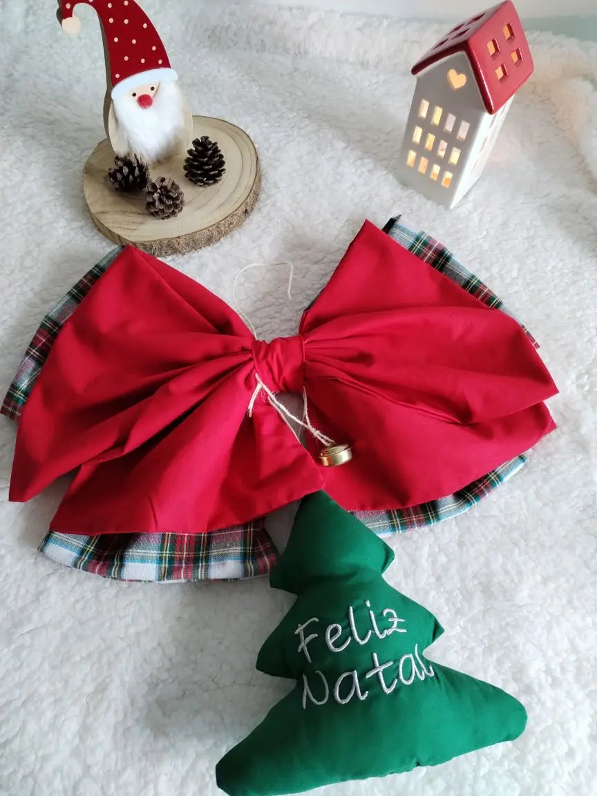 Laço de Natal artesanal para porta — com árvore e guizo - Meu Pé de Maçã 