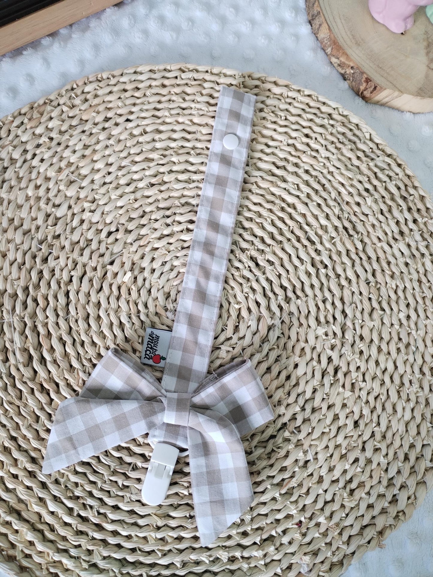 Conjunto Babete e Fita da chucha - Vichy bege - Meu Pé de Maçã 