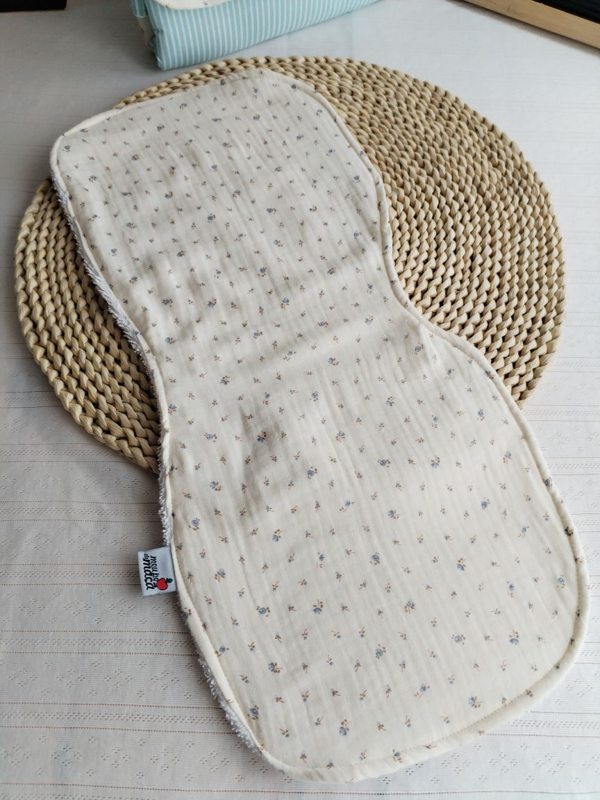 Conjunto Bolsa fraldas e toalhitas, muda fraldas e porta documentos - Musselina Floral Azul Claro