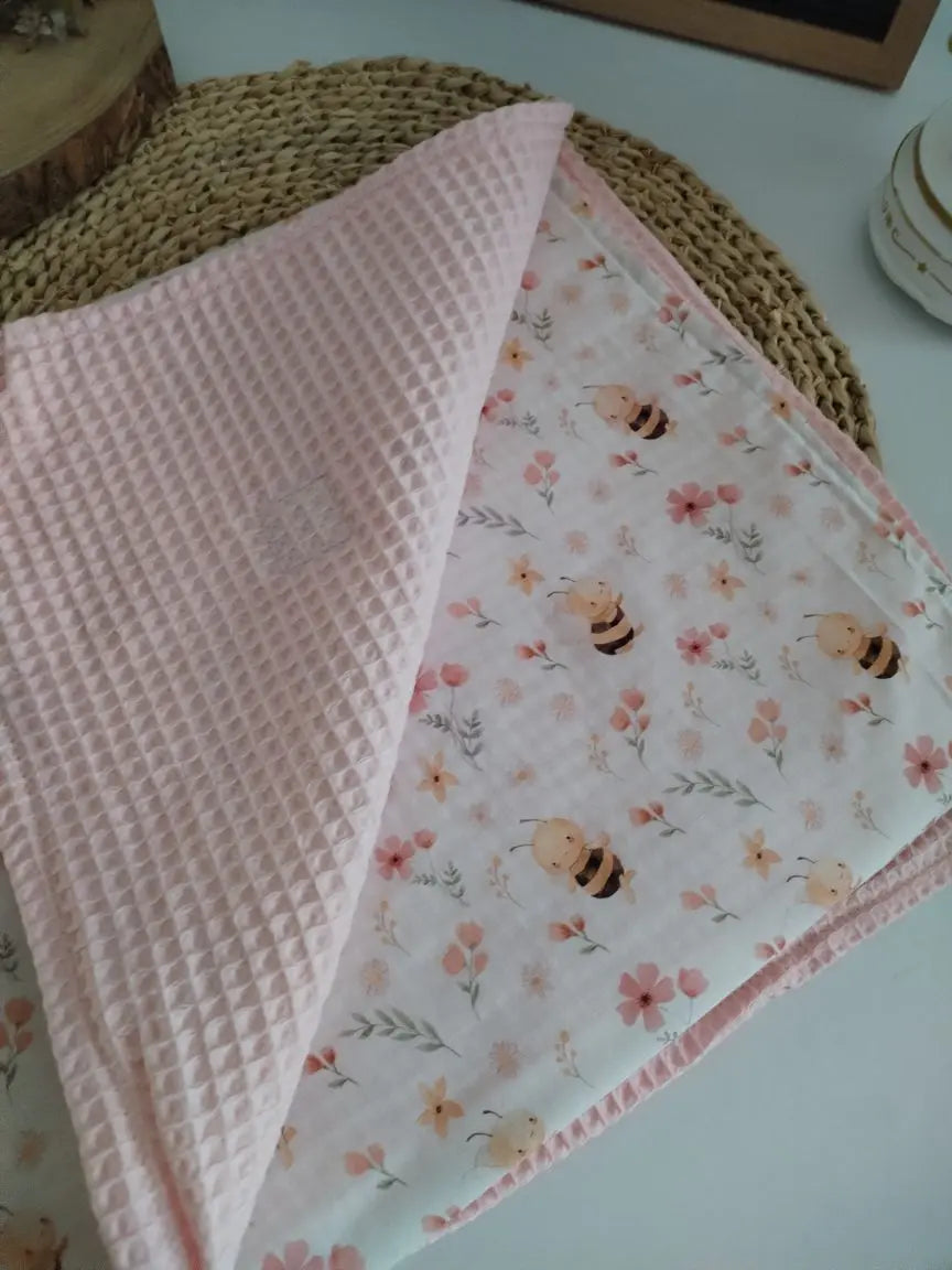 Mantinha Meia-Estação - Waffle Abelhinhas - Meu Pé de Maçã