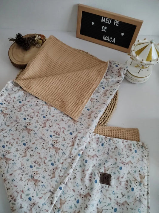 Mantinha Meia-Estação - Animais do Bosque com Waffle Bege Meu Pé de Maçã