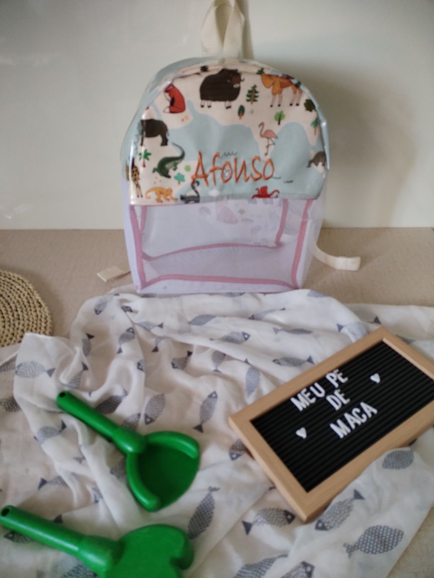 Mochila praia infantil personalizada – vista frontal mapa mundo