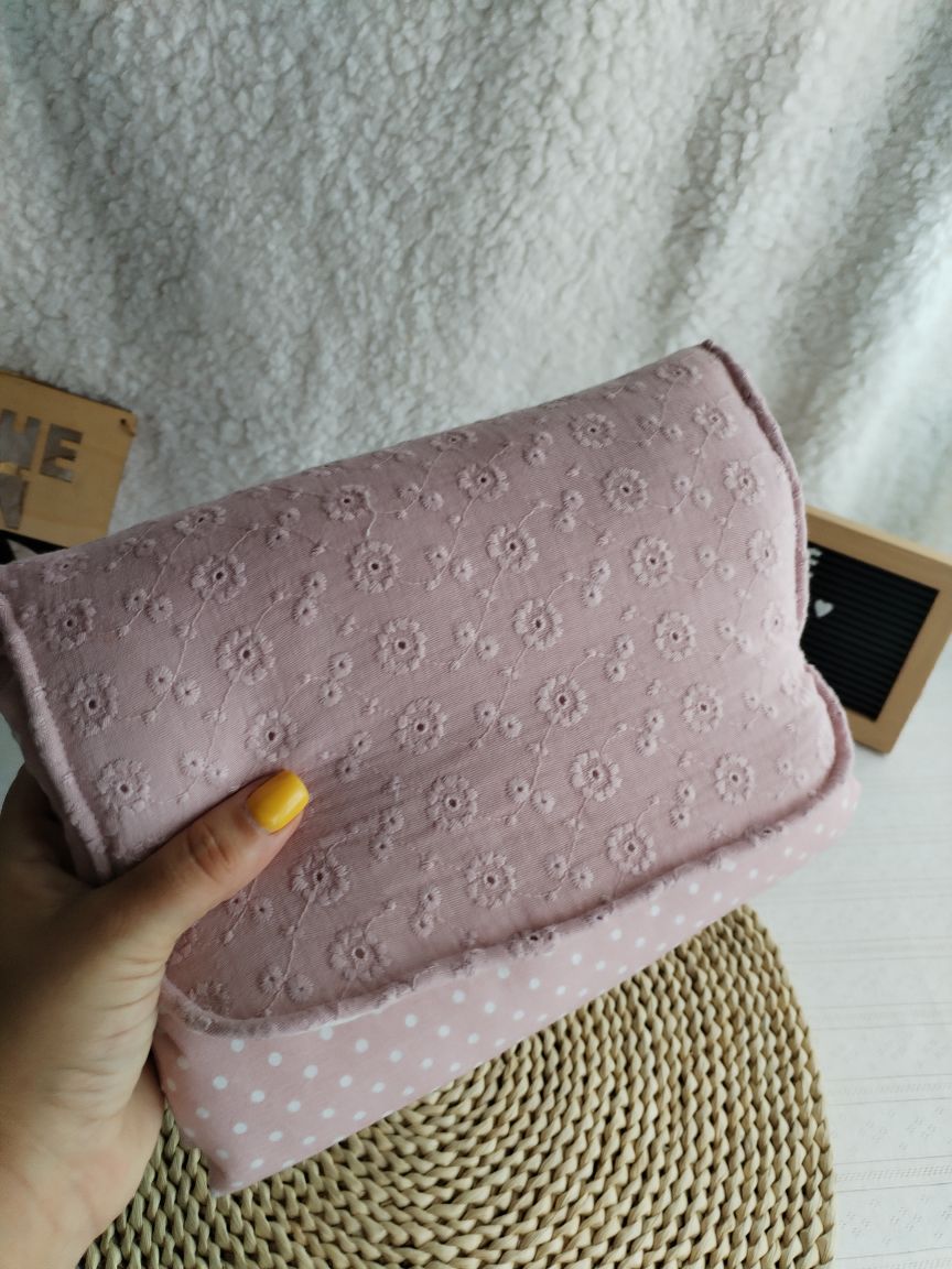 Conjunto Bolsa fraldas e toalhitas, muda fraldas e porta documentos - Musselina Bordada Floral Rosa Velho Claro