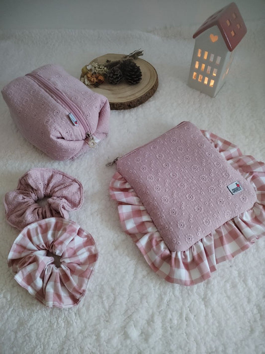 Conjunto Necessaire + Scrunchies + Bolsa para E-reader – Musselina Bordada Rosa Velho - Meu Pé de Maçã 