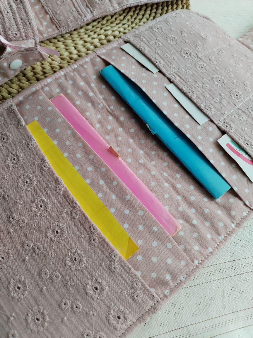 Conjunto Bolsa fraldas e toalhitas, muda fraldas e porta documentos - Musselina Bordada Floral Rosa Velho Claro