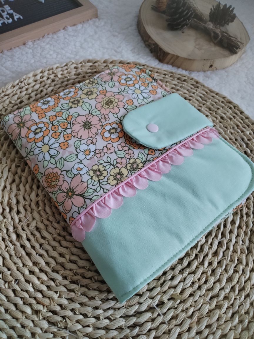 Porta Documentos do Bebé - Floral verde água - Meu Pé de Maçã 