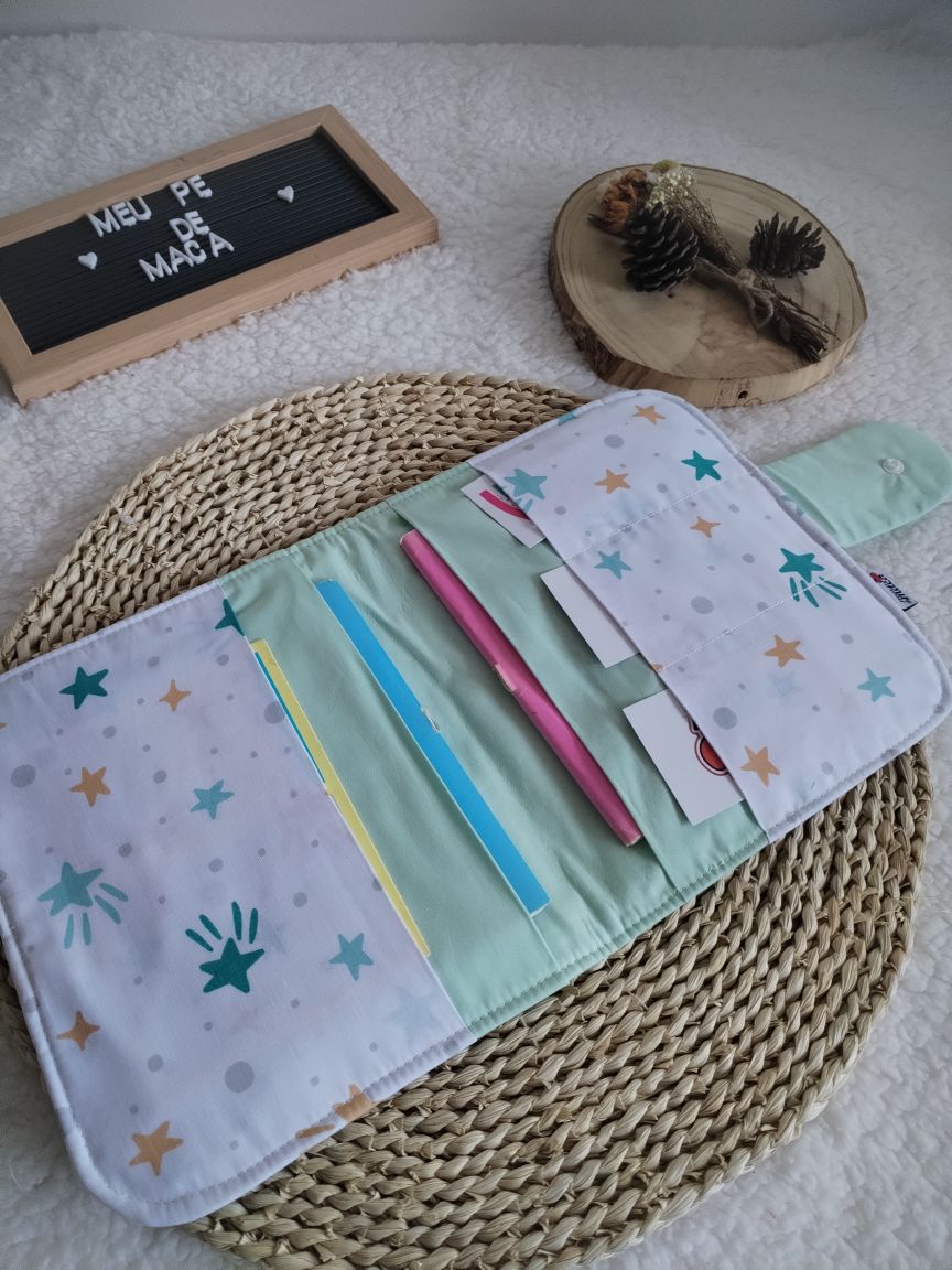 Porta Documentos do Bebé - Estrelas Verde Água - Meu Pé de Maçã 
