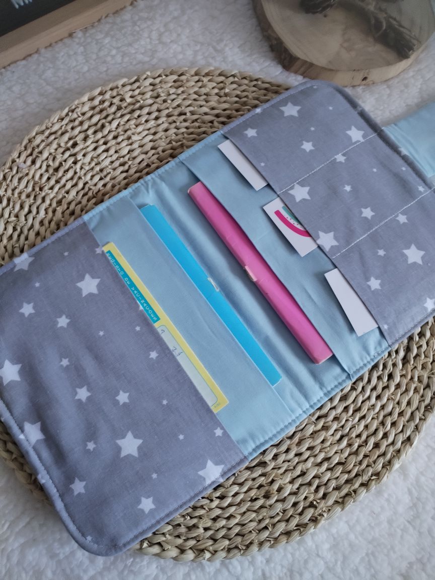 Porta Documentos do Bebé - Estrelas Cinza e Azul - Meu Pé de Maçã 