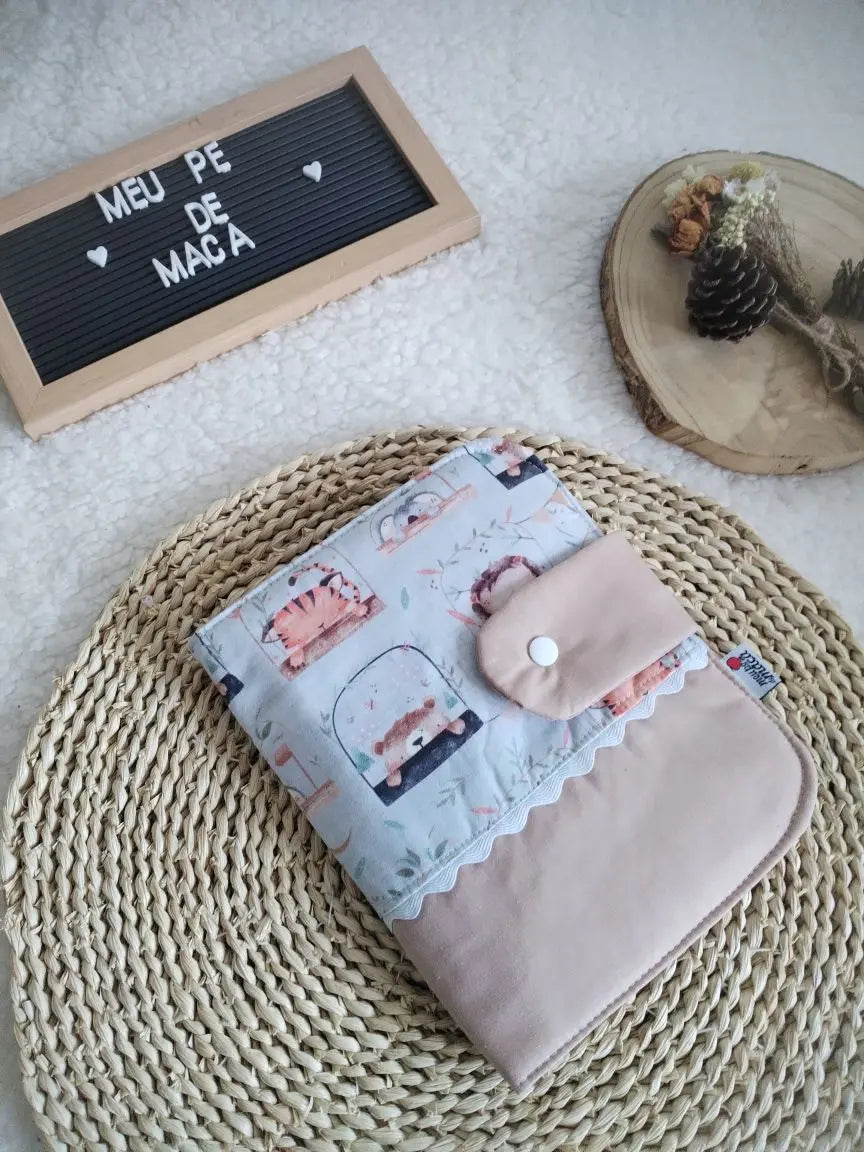 Porta Documentos do Bebé - Animais na Janela - Meu Pé de Maçã 