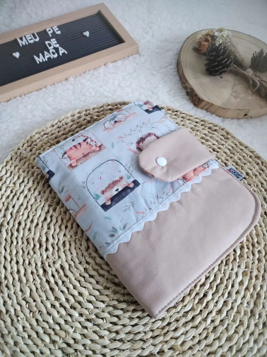 Porta Documentos do Bebé - Animais na Janela - Meu Pé de Maçã 