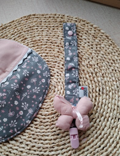 Conjunto Babete e Fita prende chupeta Floral - Meu Pé de Maçã 