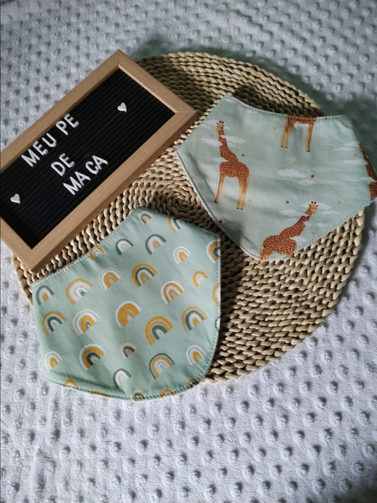 Conjunto 2 Bandanas - Girafas e Arco Íris - Meu Pé de Maçã 