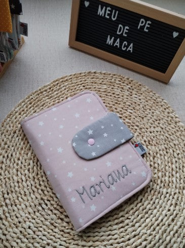Porta documentos com nome Mariana - Meu Pé de Maçã 