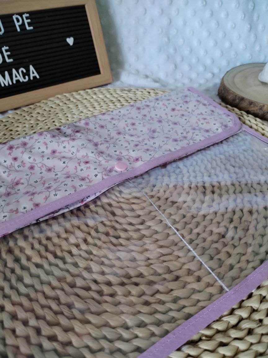 Bolsa para Documentos da Gravidez – Feita à Mão com Carinho - Floral - Meu Pé de Maçã 
